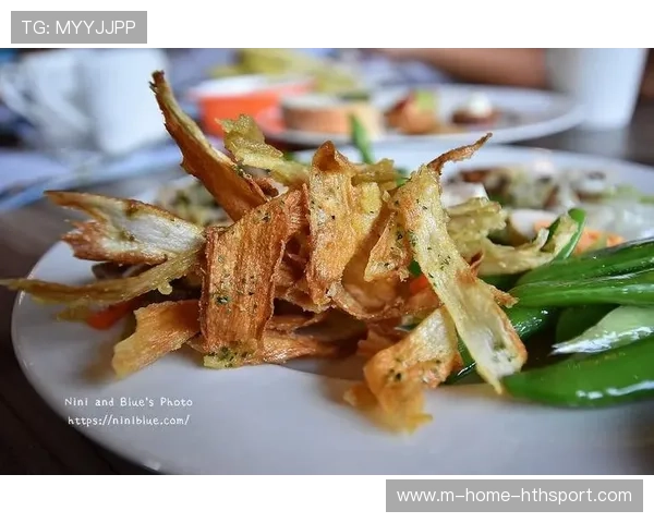 老詹训练馆边吃水果，粉丝：这饮食太健康