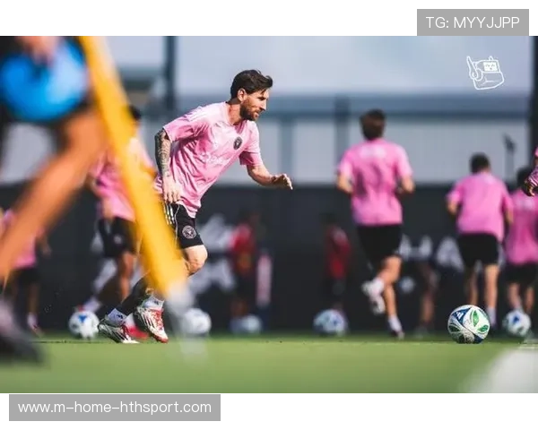 梅西家门口排队粉丝过多被警察驱散，传奇球星生活成焦点