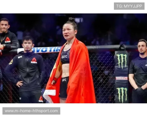 UFC 重击震碎对手护齿，裁判吓得急停比赛